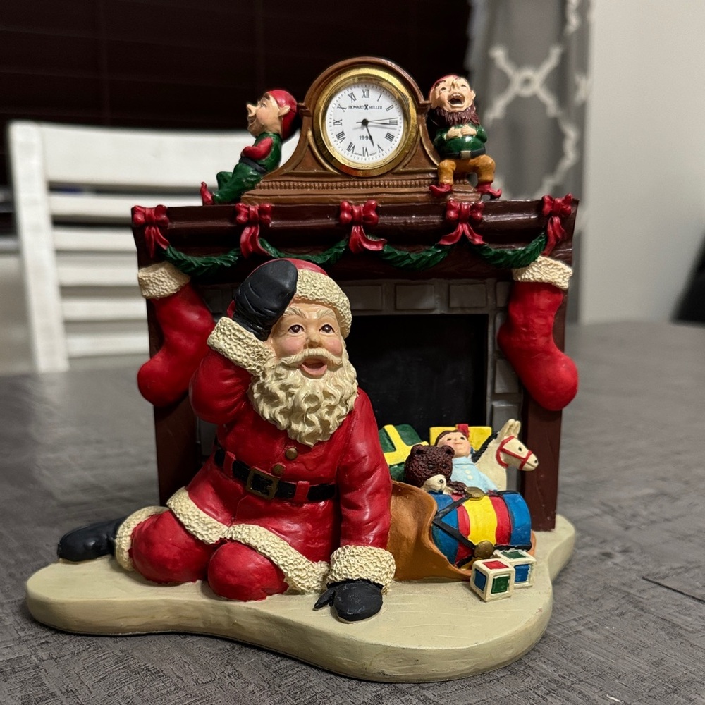 Howard‎ Miller 645-329 Santa Fireplace Clock 1994 Christmas Figurine Decor 8x7”